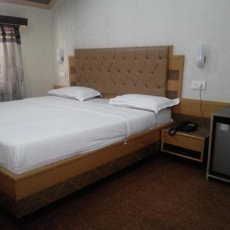 The Hyde Park Inn Srinagar  Exterior photo