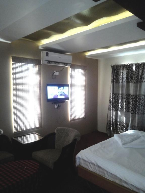 The Hyde Park Inn Srinagar  Room photo