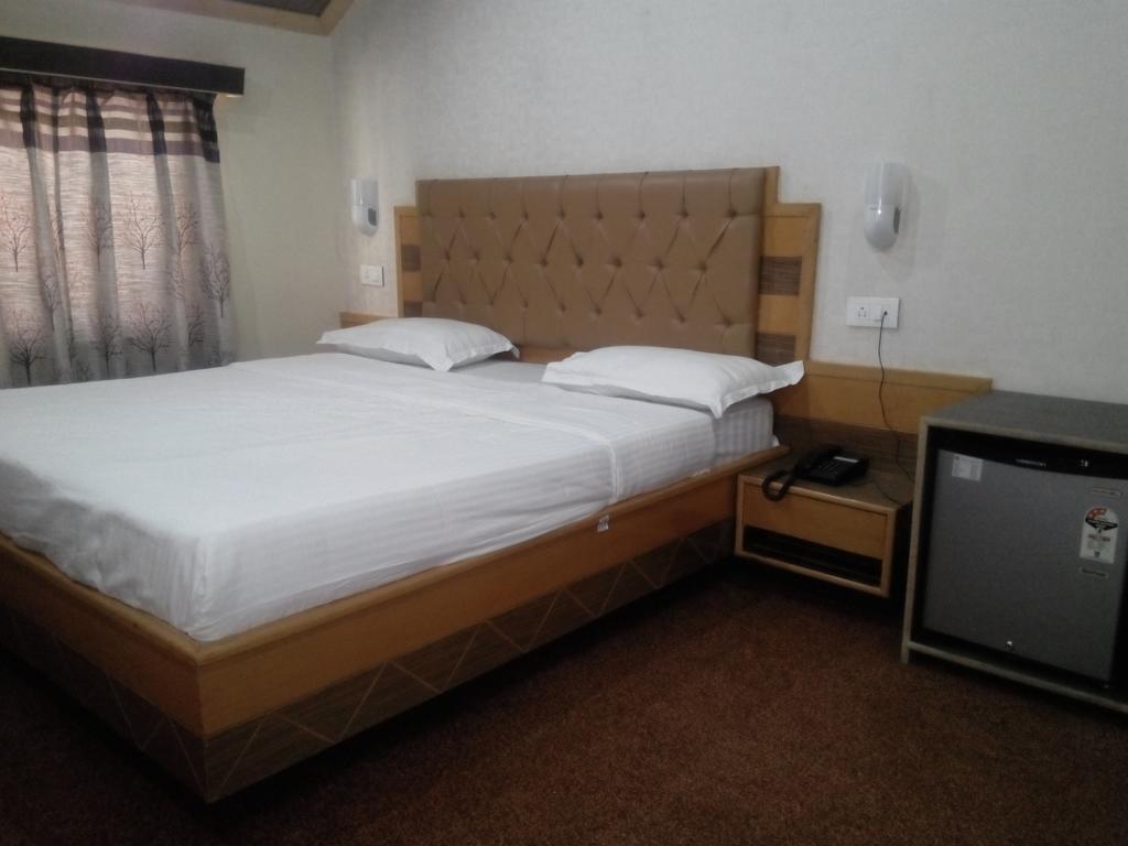 The Hyde Park Inn Srinagar  Exterior photo