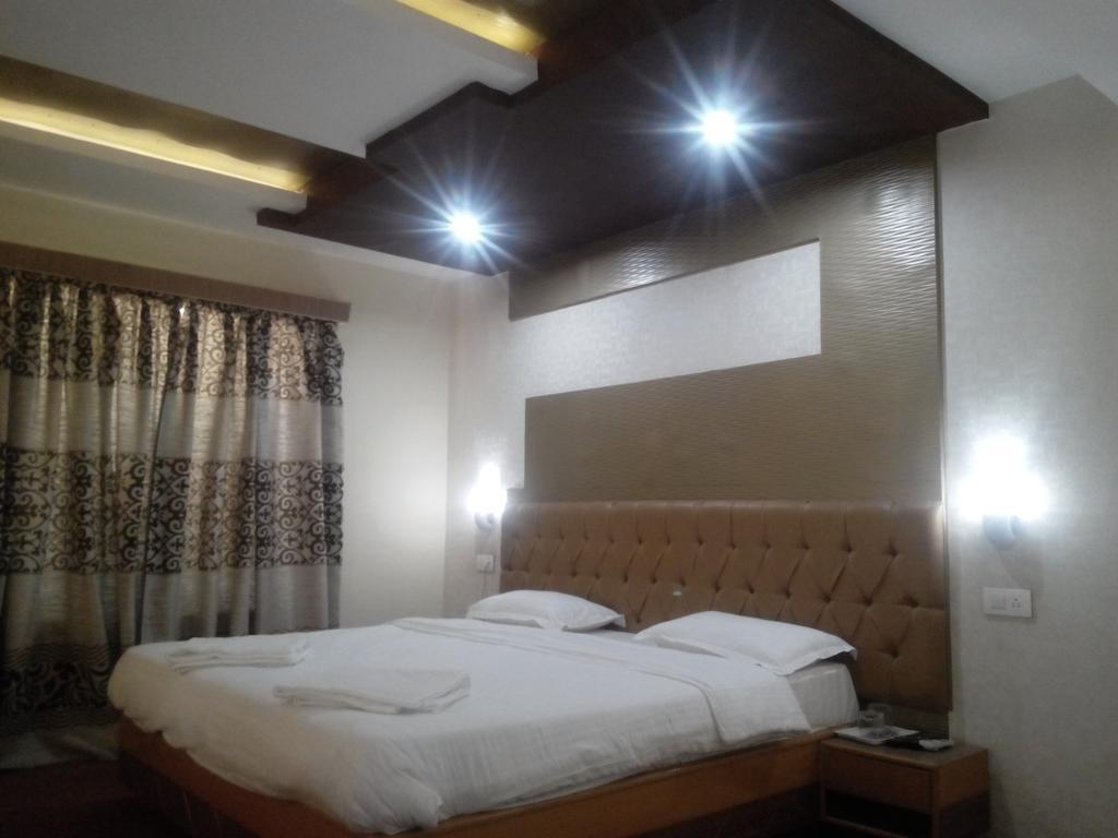 The Hyde Park Inn Srinagar  Room photo