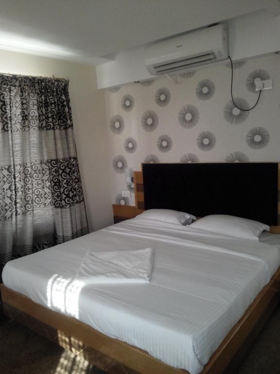 The Hyde Park Inn Srinagar  Room photo