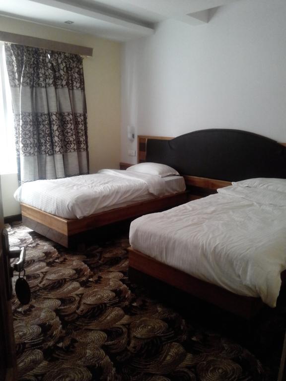 The Hyde Park Inn Srinagar  Room photo