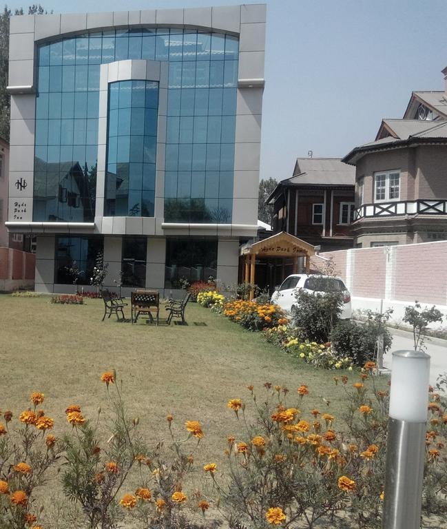 The Hyde Park Inn Srinagar  Room photo